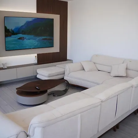 Villa Lakeside Palms Tirana