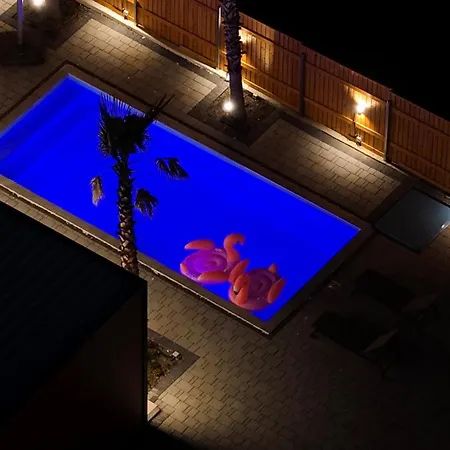 Lakeside Palms Villa *